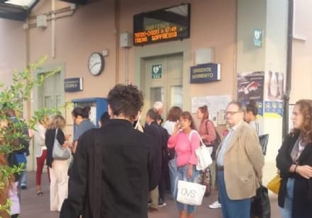 CANAVESANA - Treno soppresso a sorpresa: pendolari furenti