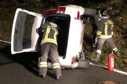 LESSOLO - Incidente stradale sulla Sp 68: auto finisce su un fianco