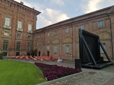 AGLIE' - La magia del grande cinema davanti alla Castello: una raffica di film da standing ovation