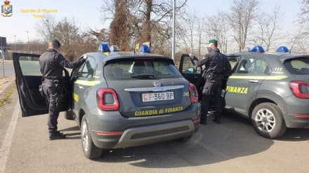 CHIVASSO - Prendono il reddito di cittadinanza poi lavorano in nero nei locali del centro: due «furbetti» beccati dalla guardia di finanza