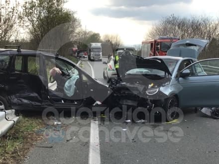 LEINI-LOMBARDORE - Ennesimo incidente sulla 460: tre feriti e due auto distrutte - FOTO E VIDEO