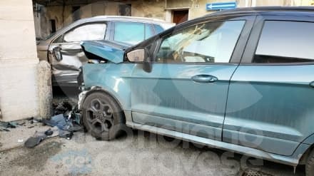 SALASSA - Scontro tra due auto in via Matteotti: due feriti