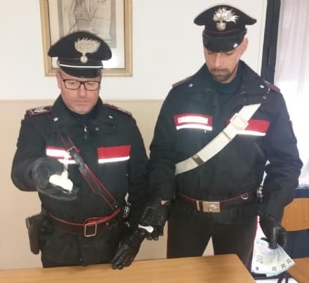 VALPERGA-CUORGNE' - Lancia la cocaina dal finestrino dell'auto: inseguito e arrestato dai carabinieri