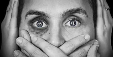 VALPERGA - Botte, insulti e minacce alla moglie: tutto davanti ai figli. Condannato a due anni di carcere