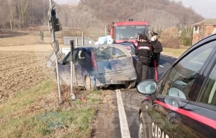 PEROSA - Due persone ferite dopo lo schianto sulla provinciale 77