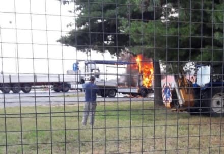 SAN GIORGIO - Camion prende fuoco al casello dell'autostrada