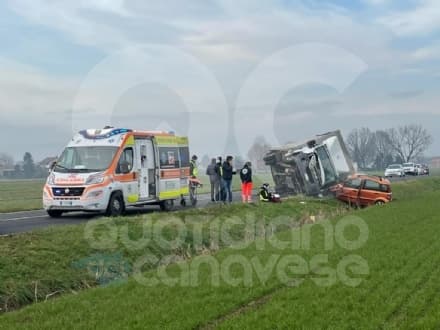 BRUTTO INCIDENTE A CHIERI - Ferito un camionista di San Benigno Canavese - FOTO