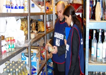 CANAVESE - FORMAGGI AVARIATI E LARVE NEI SALUMI