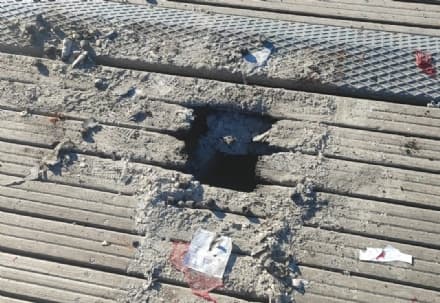 CHIAVERANO - Botti di Capodanno, danneggiata la passerella sul lago Sirio