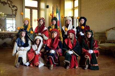 IVREA - Il Carnevale entra nel vivo con le Alzate degli Abbà