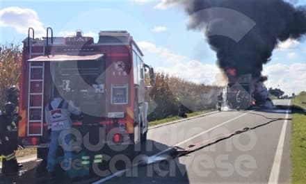 STRAMBINO-IVREA - Camion prende fuoco durante la marcia: chiusa la statale dal bivio per Romano Canavese - FOTO