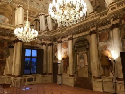 PARELLA - I finalisti del Premio Strega ospiti domenica al castello