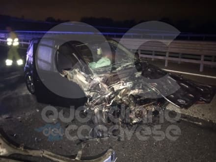 FOGLIZZO - Schianto nella notte in autostrada: cinque persone ferite - FOTO