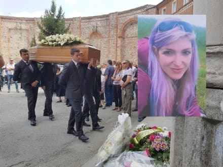 CASTELLAMONTE - Una folla commossa per tributare l'estremo saluto a Naika Satta