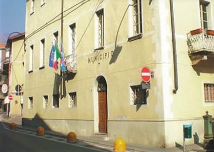 PONT - L'azienda meccanica regala lo scuolabus al Comune