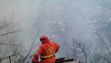 PONT CANAVESE - Incendio boschivo a ridosso di Borgata Panier