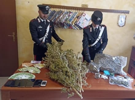 CHIVASSO - Sequestrati 1,2 chili di marijuana e hashish: due giovani arrestati - VIDEO