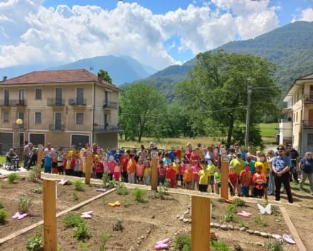 LOCANA - Nonni e studenti al lavoro insieme per il nuovo orto didattico delle scuole
