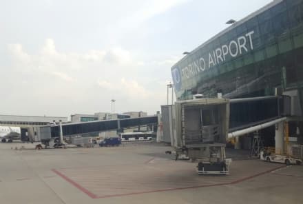 CASELLE - «Aereo in ritardo di 13 ore da Catania: enormi disagi per i passeggeri»