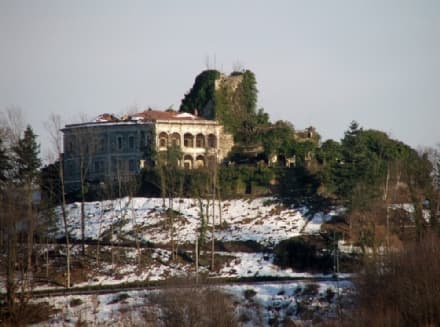 CASTELNUOVO NIGRA - «Non ci sono fantasmi nel castello»: nuovo appello del sindaco sui social