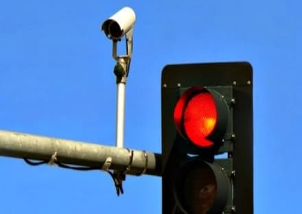 BORGARO - Telecamere sul semaforo: chi lo brucia viene multato