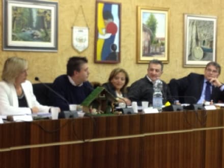 LEINI - Presepe vietato a scuola: bagarre in consiglio