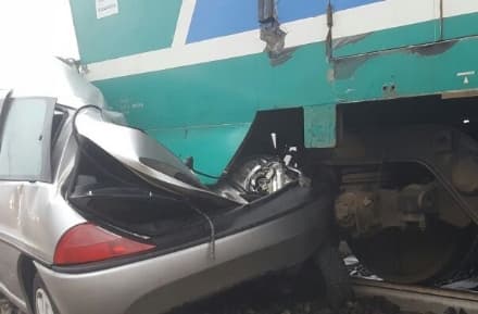 INCIDENTE FERROVIARIO SULLA CHIVASSO-IVREA-AOSTA - La proprietaria dell'auto era ubriaca: denunciata dai carabinieri