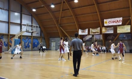 CHIVASSO - Pallacanestro, i biancoverdi battono il Valsesia e balzano in testa alla classifica