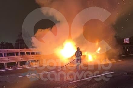 TANGENZIALE TORINO - Brutto incidente con quattro veicoli, auto prende fuoco: due feriti - FOTO
