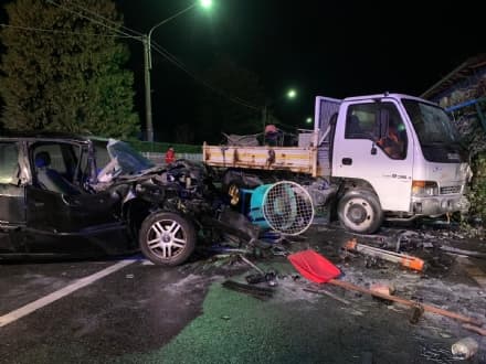 MONTALTO DORA - Brutto incidente in via Aosta: auto contro camioncino, un ferito, fuga di gas e decine di auto bloccate nel fango - FOTO
