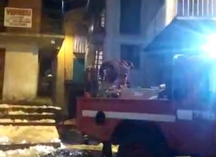 LOCANA - Postino fuori servizio «salva» una casa da un incendio