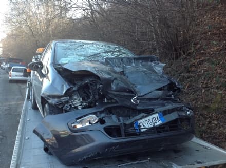 FORNO CANAVESE - Incidente auto contro camion: donna di Rivara ferita - FOTO e VIDEO