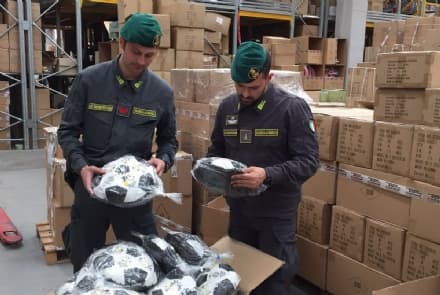 CANAVESE - Maglie contraffatte della Juventus: sequestri della Guardia di Finanza a Rivarolo - VIDEO