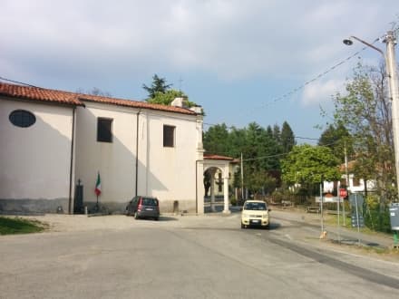 CASTELLAMONTE - Dopo tredici anni si attende il nuovo asfalto a Sant'Anna Boschi