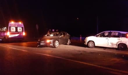 BAIRO-CASTELLAMONTE - Ennesimo incidente sulla pedemontana: cinque feriti al «solito» incrocio - FOTO