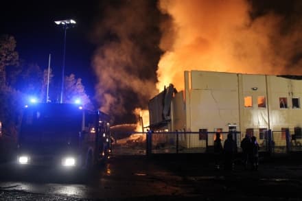 INCENDIO DI SCARMAGNO - I titolari dell'azienda distrutta dal rogo aggrediti dai vicini. Intervengono i carabinieri