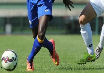 CASTELLAMONTE - Insulti razzisti sul campo di calcio: ragazzino di 16 anni lascia la partita in lacrime