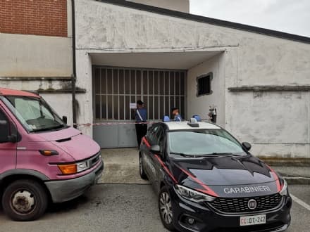 CIRIE' - Laboratorio clandestino realizzava vestiti sfruttando i dipendenti: titolare cinese arrestato dai carabinieri - FOTO E VIDEO
