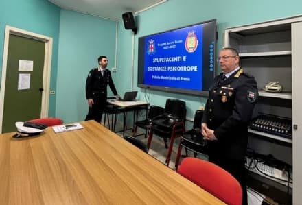 NOLE - A scuola contro le droghe: studenti a lezione con la polizia locale - FOTO