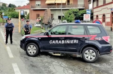 ALPETTE - Gira in paese con una motosega accesa e minaccia i carabinieri: arrestato