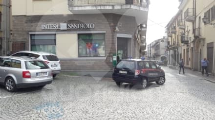 CASTELLAMONTE - Rapinata la banca San Paolo di fronte al municipio: bottino 5000 euro