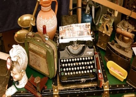 LEINI - Torna il mercatino dell'antiquariato in piazza Primo Maggio