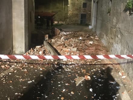 RIVAROLO - Fulmine colpisce una casa, crollano calcinacci - FOTO