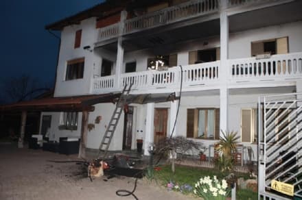 CANAVESE - Incendi a raffica: intossicato un vigile del fuoco - FOTO