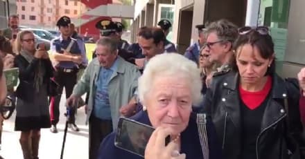 OMICIDIO DI CASTELLAMONTE - Il papà di Gloria: «Sia maledetto chi ha ucciso mia figlia» - VIDEO