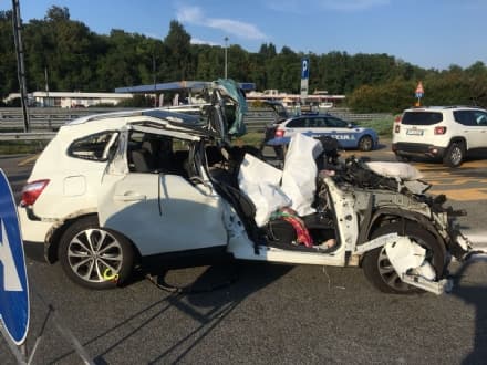 AUTOSTRADA - Muore a 16 anni: in prognosi riservata la sorella