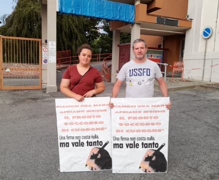 CUORGNE' - Partito il sit-in del consigliere Pieruccini, 48 ore davanti al pronto soccorso per farlo riaprire - FOTO e VIDEO