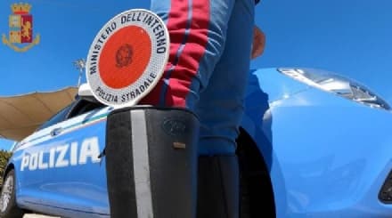 CONTROMANO IN AUTOSTRADA - 38enne fermato dalla polizia stradale all'imbocco della Torino-Aosta: denuncia e 7000 euro di multa