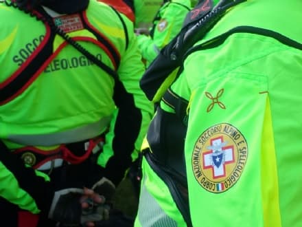 MONTALTO DORA - Ciclista si schianta in bici vicino al lago Pistono: soccorso e portato in ospedale