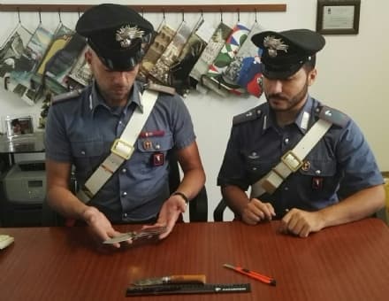 RIVAROLO - A spasso con dei coltelli a serramanico: due denunciati